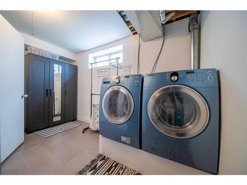 36 Hidden Point Nw, Calgary, AB - Indoor Photo Showing Laundry Room