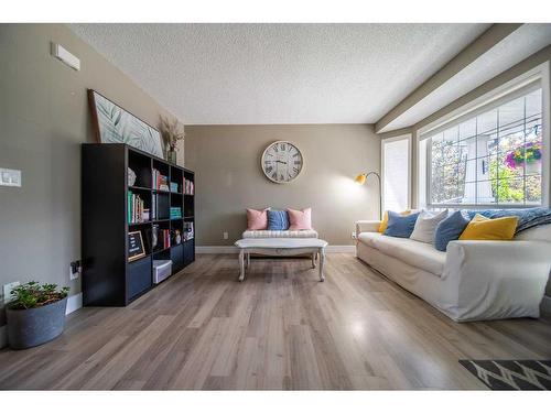 36 Hidden Point Nw, Calgary, AB - Indoor Photo Showing Living Room