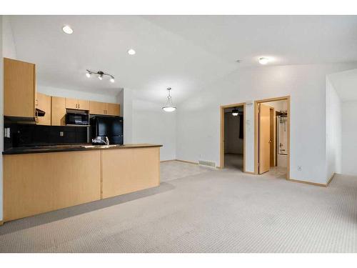 84 Country Village Circle Ne, Calgary, AB - Indoor Photo Showing Kitchen