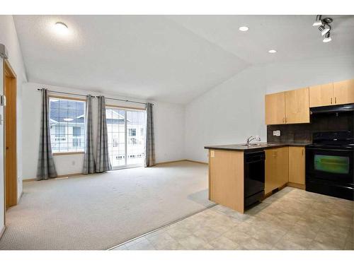 84 Country Village Circle Ne, Calgary, AB - Indoor Photo Showing Kitchen