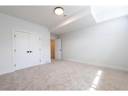240 22 Avenue Nw, Calgary, AB - Indoor Photo Showing Other Room