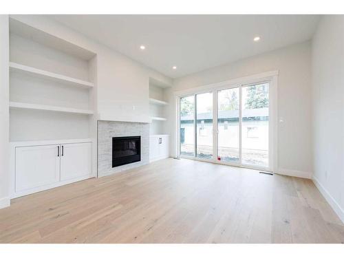 240 22 Avenue Nw, Calgary, AB - Indoor With Fireplace