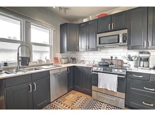 114 7 Avenue Nw, Calgary, AB - Indoor Photo Showing Kitchen With Double Sink With Upgraded Kitchen