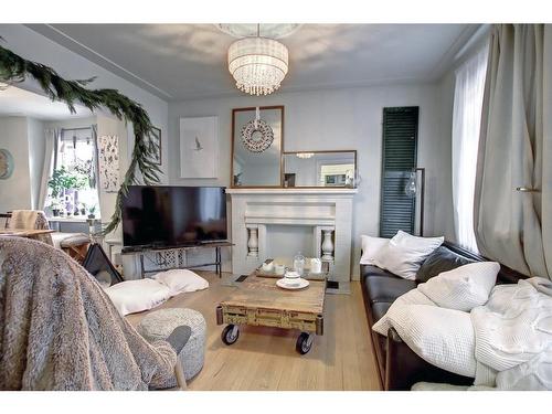 114 7 Avenue Nw, Calgary, AB - Indoor Photo Showing Living Room With Fireplace