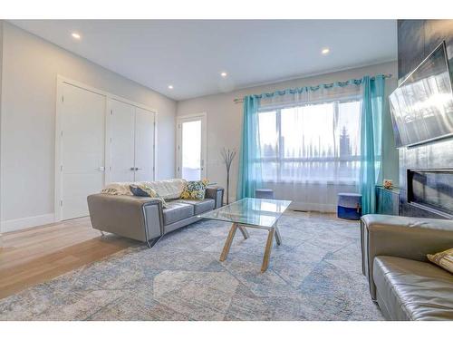 419 36 Street Sw, Calgary, AB - Indoor Photo Showing Living Room With Fireplace