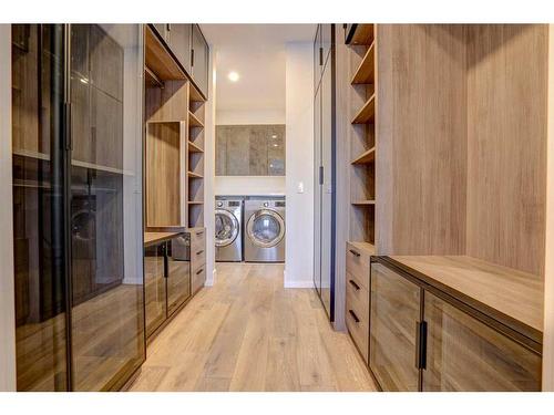 419 36 Street Sw, Calgary, AB - Indoor Photo Showing Laundry Room