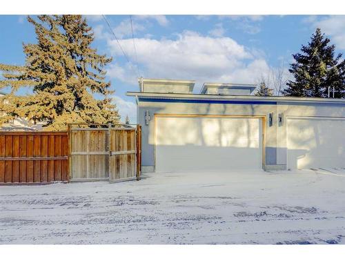 419 36 Street Sw, Calgary, AB - Outdoor