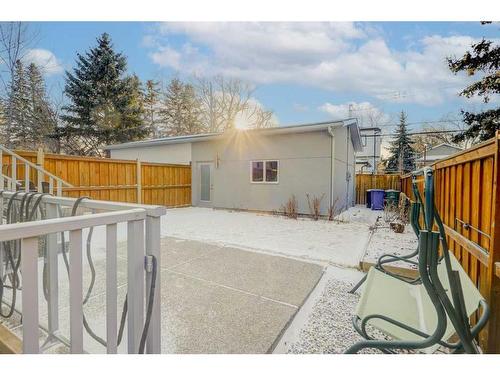 419 36 Street Sw, Calgary, AB - Outdoor