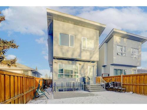 419 36 Street Sw, Calgary, AB - Outdoor