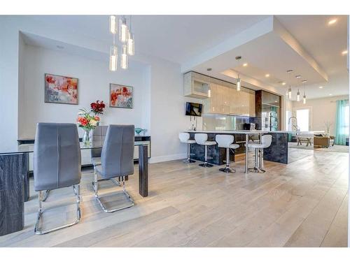 419 36 Street Sw, Calgary, AB - Indoor Photo Showing Dining Room