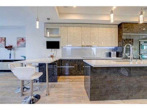 419 36 Street Sw, Calgary, AB - Indoor Photo Showing Kitchen With Double Sink