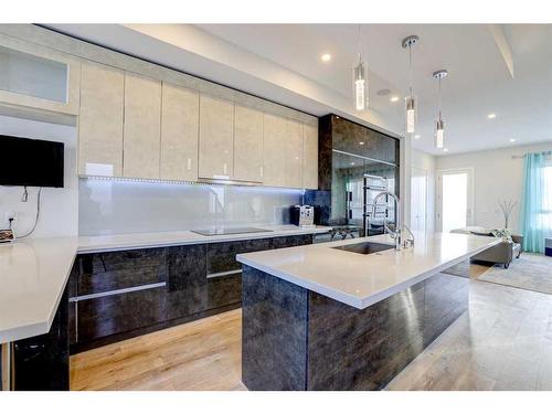 419 36 Street Sw, Calgary, AB - Indoor Photo Showing Kitchen With Upgraded Kitchen