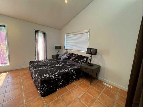 123 Edgepark Boulevard Nw, Calgary, AB - Indoor Photo Showing Bedroom