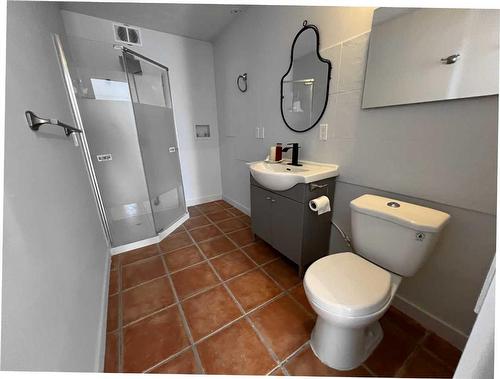 123 Edgepark Boulevard Nw, Calgary, AB - Indoor Photo Showing Bathroom