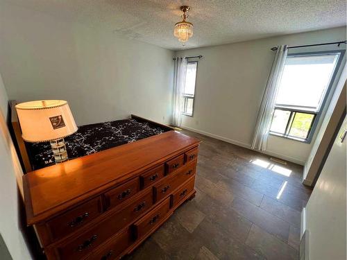 123 Edgepark Boulevard Nw, Calgary, AB - Indoor Photo Showing Bedroom