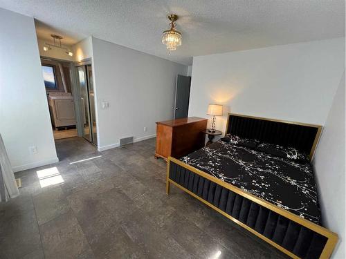 123 Edgepark Boulevard Nw, Calgary, AB - Indoor Photo Showing Bedroom