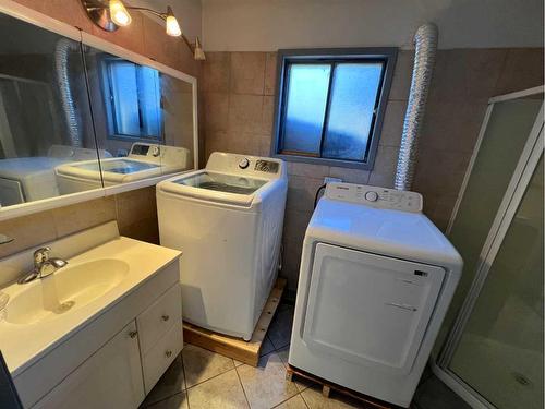 123 Edgepark Boulevard Nw, Calgary, AB - Indoor Photo Showing Laundry Room