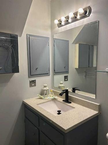 123 Edgepark Boulevard Nw, Calgary, AB - Indoor Photo Showing Bathroom