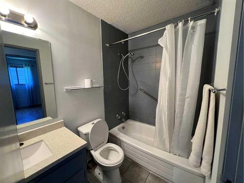 123 Edgepark Boulevard Nw, Calgary, AB - Indoor Photo Showing Bathroom