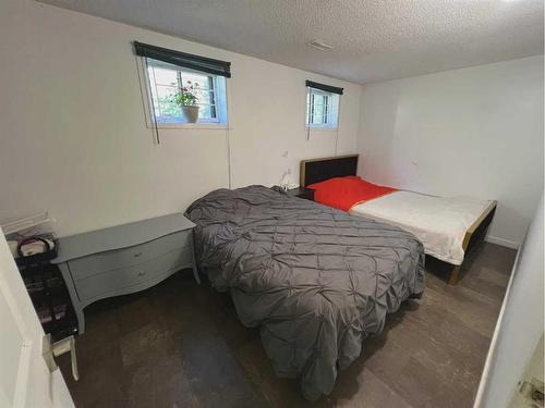 123 Edgepark Boulevard Nw, Calgary, AB - Indoor Photo Showing Bedroom