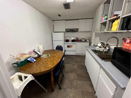 123 Edgepark Boulevard Nw, Calgary, AB - Indoor Photo Showing Kitchen