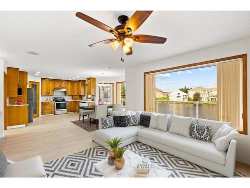 147 Coral Shores Landing Ne, Calgary, AB - Indoor Photo Showing Living Room