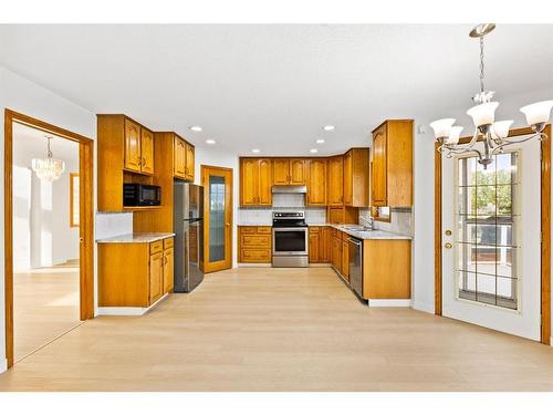 147 Coral Shores Landing Ne, Calgary, AB - Indoor Photo Showing Kitchen