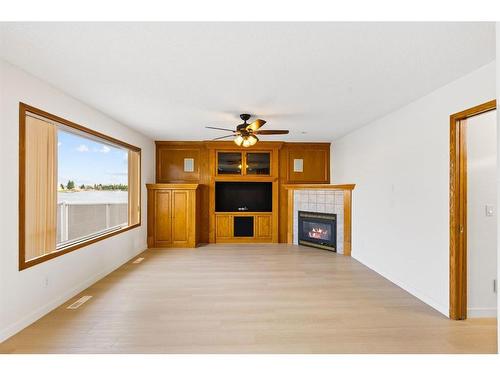 147 Coral Shores Landing Ne, Calgary, AB - Indoor With Fireplace