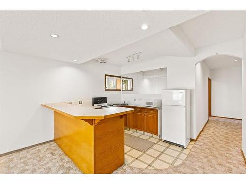 147 Coral Shores Landing Ne, Calgary, AB - Indoor Photo Showing Kitchen With Double Sink