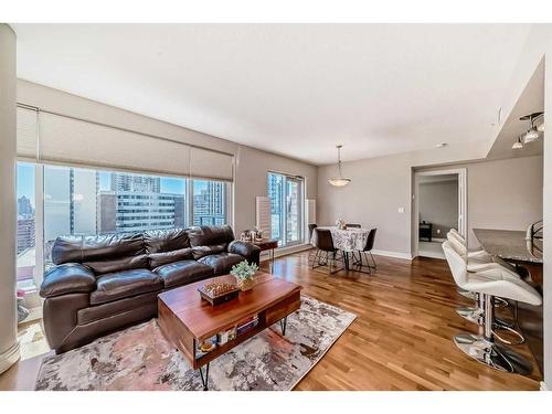 2007-910 5 Avenue Sw, Calgary, AB - Indoor Photo Showing Living Room