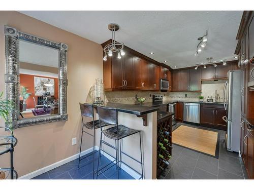 18-1220 Prominence Way Sw, Calgary, AB - Indoor Photo Showing Kitchen