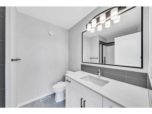 69 Edith Mews Nw, Calgary, AB - Indoor Photo Showing Bathroom