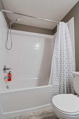 2220-4641 128 Avenue Ne, Calgary, AB - Indoor Photo Showing Bathroom
