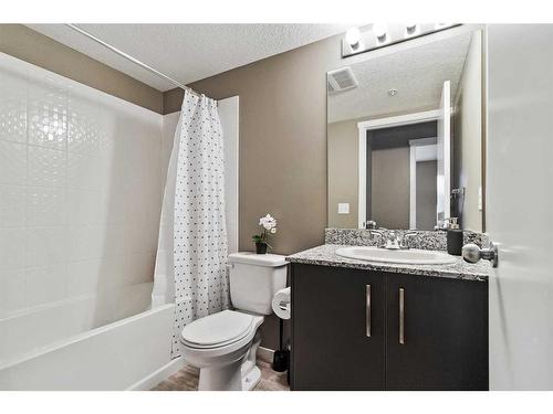 2220-4641 128 Avenue Ne, Calgary, AB - Indoor Photo Showing Bathroom
