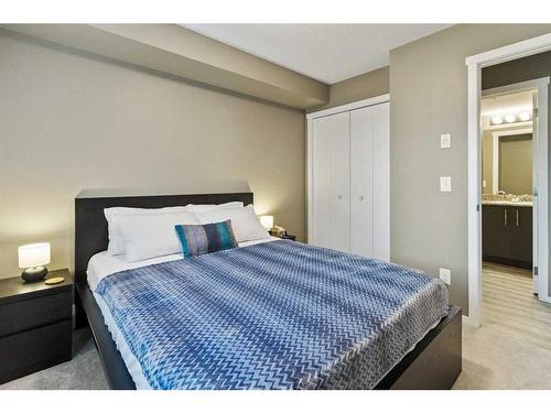 2220-4641 128 Avenue Ne, Calgary, AB - Indoor Photo Showing Bedroom