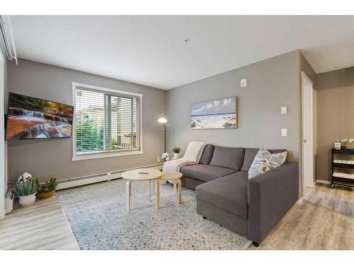 2220-4641 128 Avenue Ne, Calgary, AB - Indoor Photo Showing Living Room