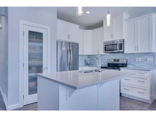 64 Evansglen Close Nw, Calgary, AB - Indoor Photo Showing Kitchen With Double Sink With Upgraded Kitchen