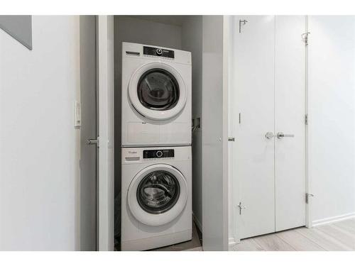 2004-615 6 Avenue Se, Calgary, AB - Indoor Photo Showing Laundry Room