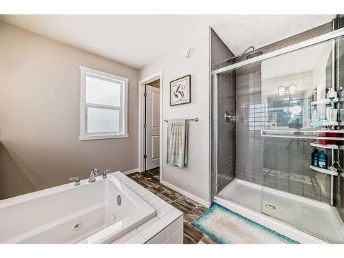 20 Nolancrest Green Nw, Calgary, AB - Indoor Photo Showing Bathroom