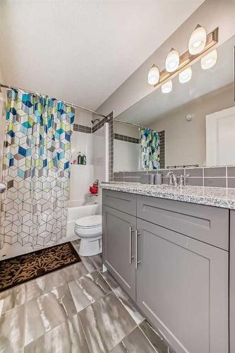 20 Nolancrest Green Nw, Calgary, AB - Indoor Photo Showing Bathroom