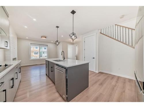 4834 87 Avenue Ne, Calgary, AB - Indoor Photo Showing Kitchen With Upgraded Kitchen