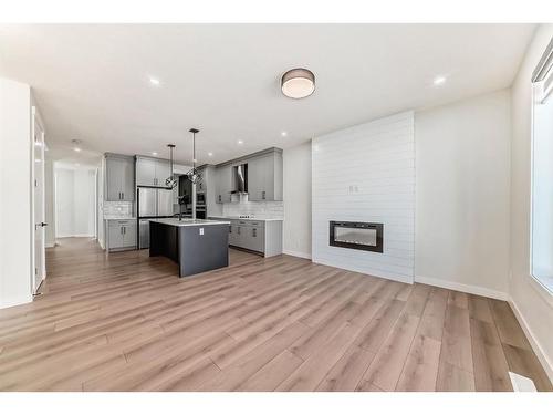 4834 87 Avenue Ne, Calgary, AB - Indoor Photo Showing Kitchen