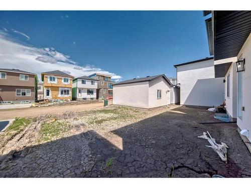 4834 87 Avenue Ne, Calgary, AB - Outdoor