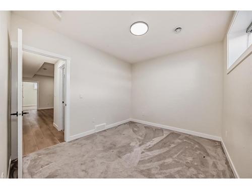 4834 87 Avenue Ne, Calgary, AB - Indoor Photo Showing Other Room