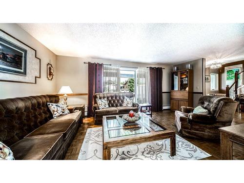 51 Parkwood Crescent, Strathmore, AB - Indoor Photo Showing Living Room