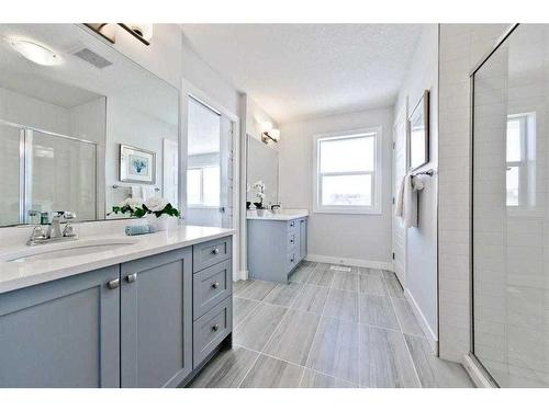 27 Versant View Sw, Calgary, AB - Indoor Photo Showing Bathroom