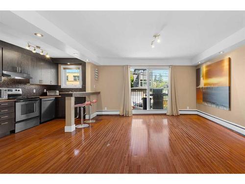 204-1736 13 Avenue Sw, Calgary, AB - Indoor Photo Showing Kitchen