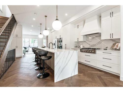 922 33A Street Nw, Calgary, AB - Indoor Photo Showing Kitchen With Upgraded Kitchen