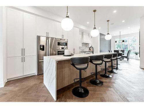 922 33A Street Nw, Calgary, AB - Indoor Photo Showing Kitchen With Upgraded Kitchen