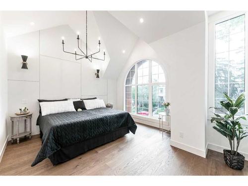 922 33A Street Nw, Calgary, AB - Indoor Photo Showing Bedroom